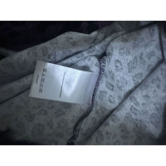 NWT Isaac Mizrahi S Basic Animal Print BlackBerry Tee Blouse - Picture 4 of 6